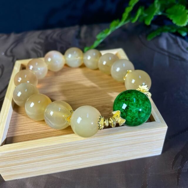Pale yellow translucent chalcedony bracelet with a single deep green centre bead
