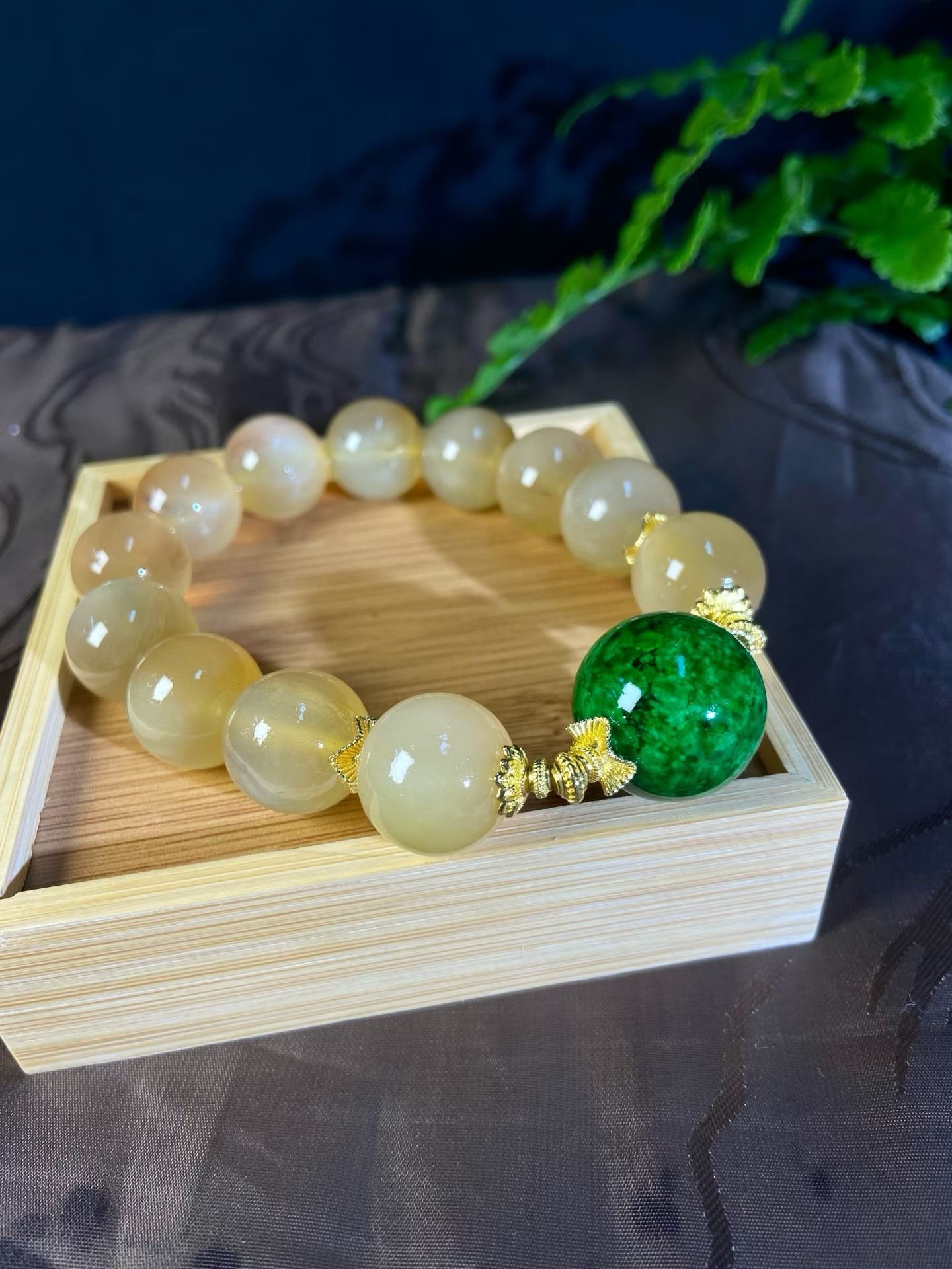 Pale yellow translucent chalcedony bracelet with a single deep green centre bead
