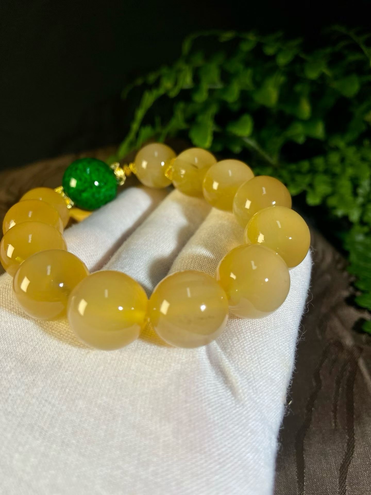 Pale yellow translucent chalcedony bracelet with a single deep green centre bead